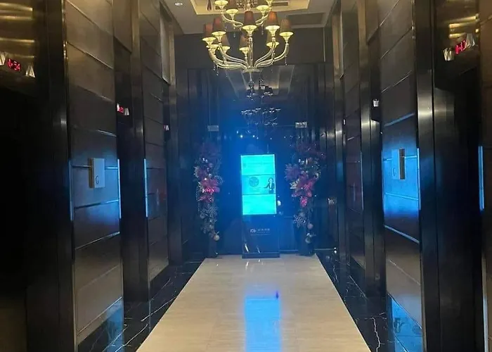 Prime Location Walk To Nightlife! The Gramercy Manila