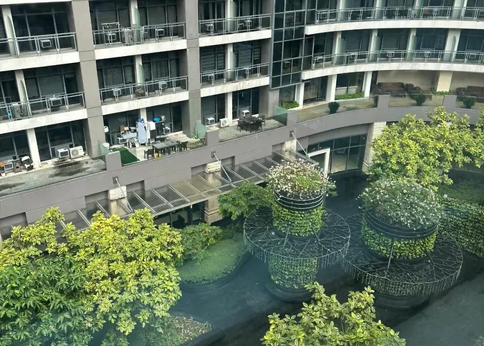Prime Location Walk To Nightlife! The Gramercy Apartment Manila
